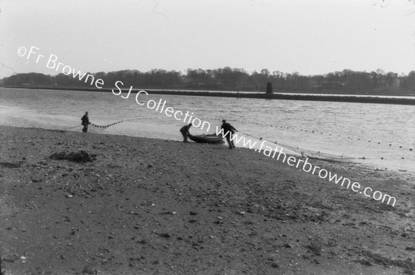 FISHERMAN ON BOYNE  HAULING IN THE NETS